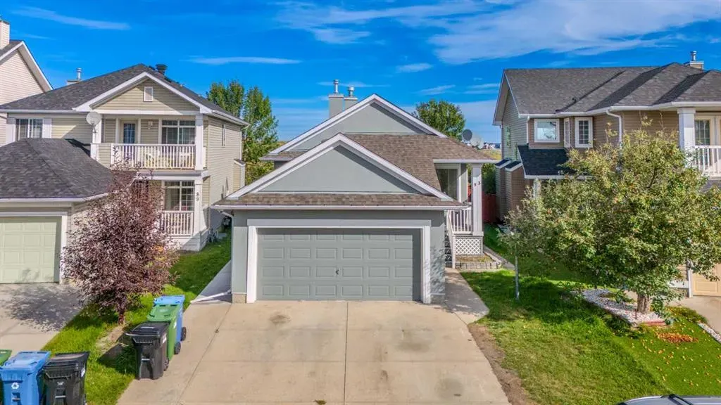 93 Coral Reef Crescent NE