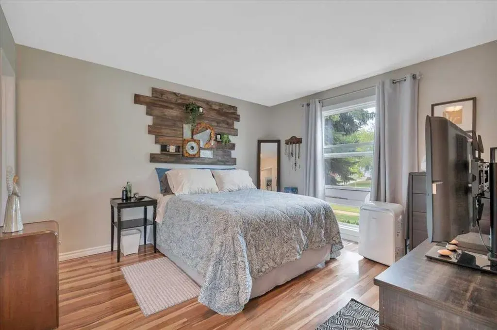19 Lamoureux Place