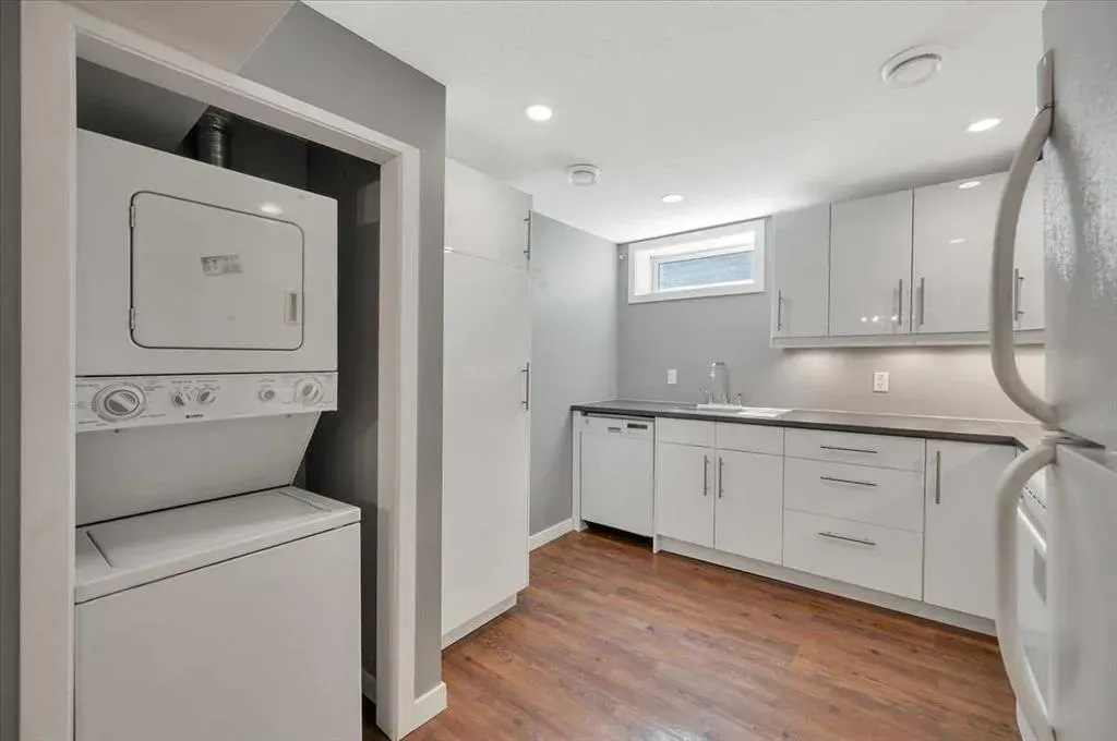 19 Lamoureux Place