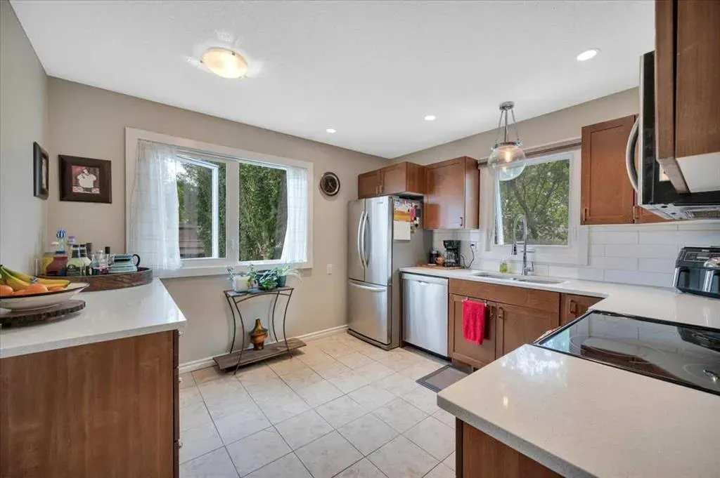 19 Lamoureux Place