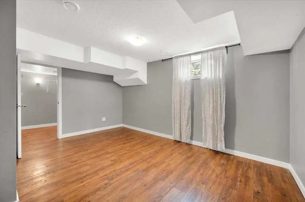 19 Lamoureux Place