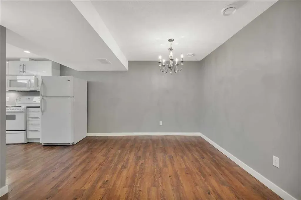19 Lamoureux Place