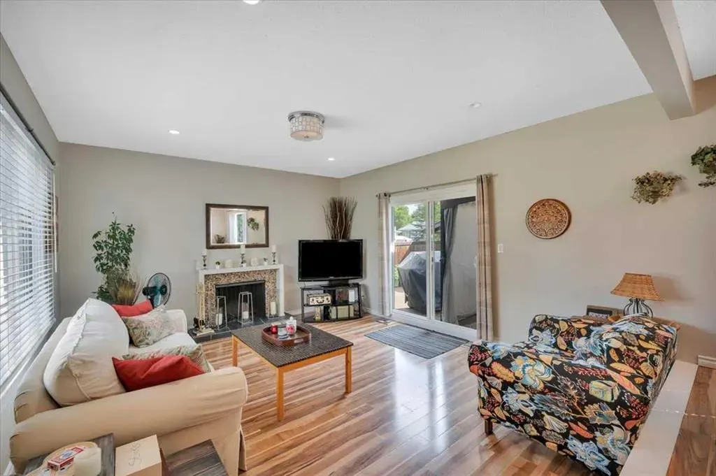 19 Lamoureux Place