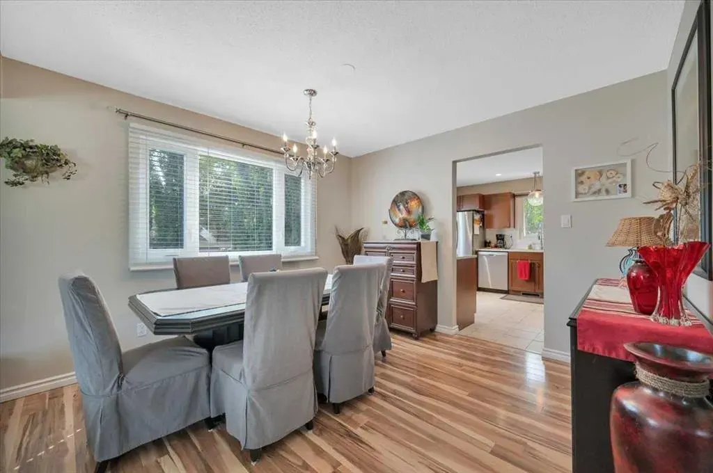 19 Lamoureux Place