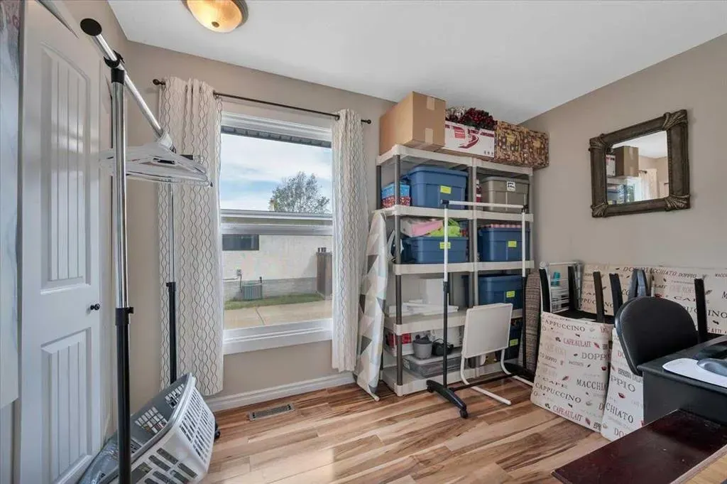 19 Lamoureux Place