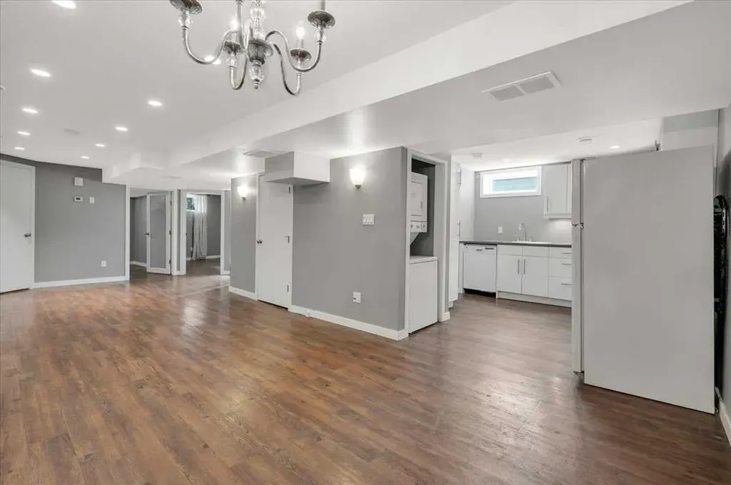 19 Lamoureux Place