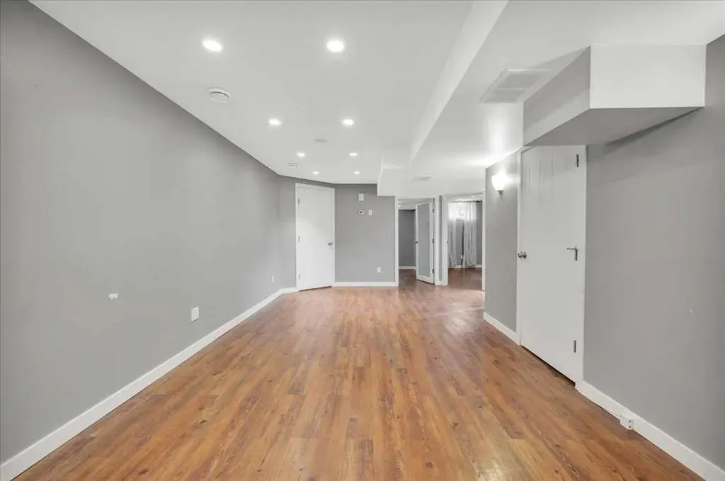 19 Lamoureux Place