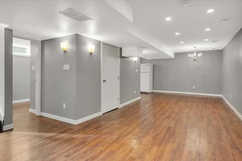 19 Lamoureux Place