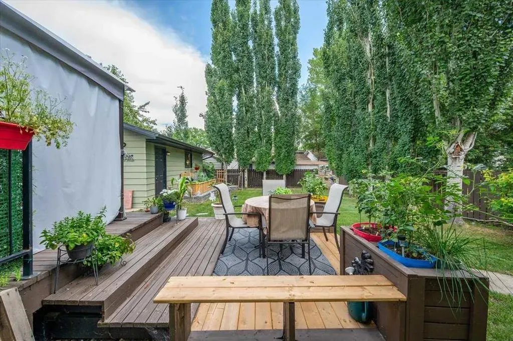 19 Lamoureux Place