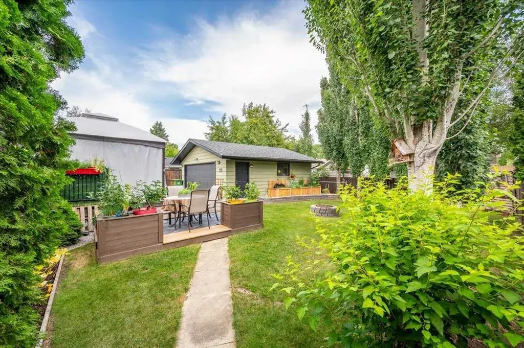 19 Lamoureux Place