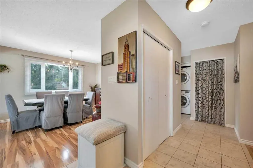 19 Lamoureux Place