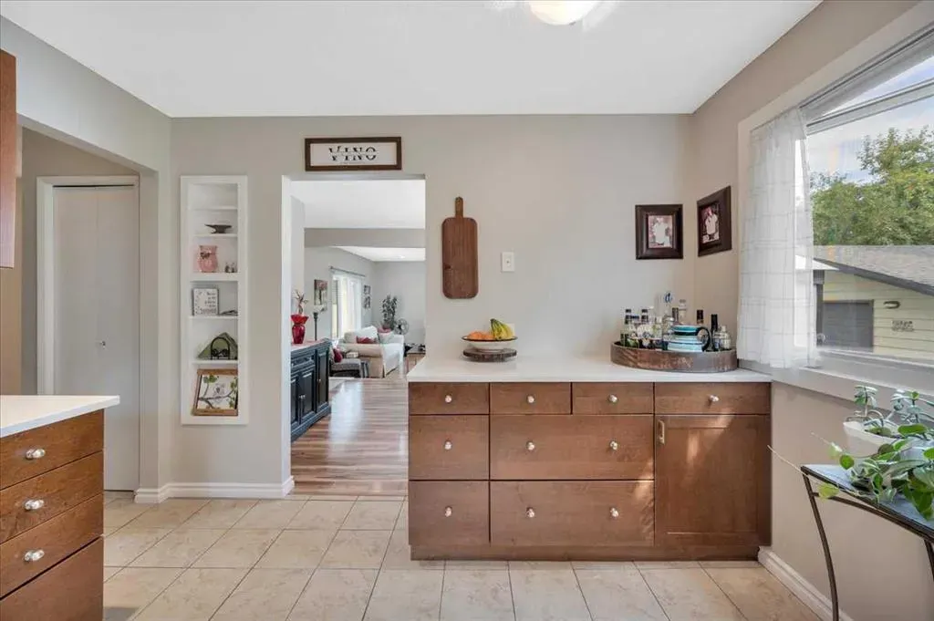 19 Lamoureux Place