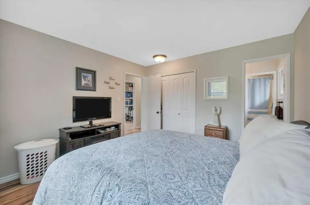 19 Lamoureux Place