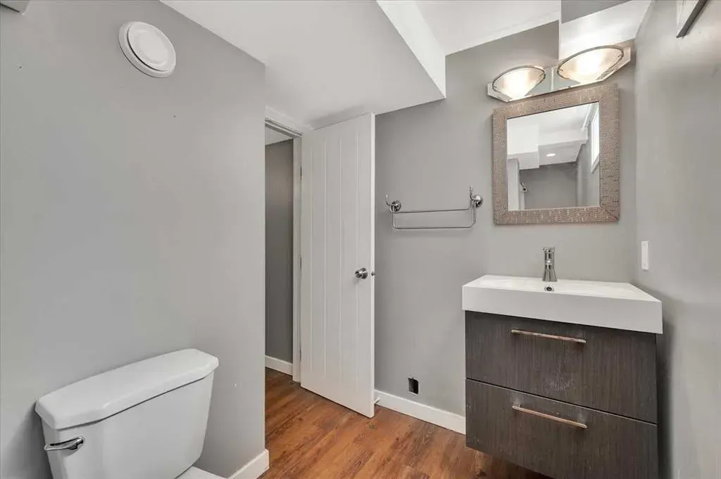 19 Lamoureux Place