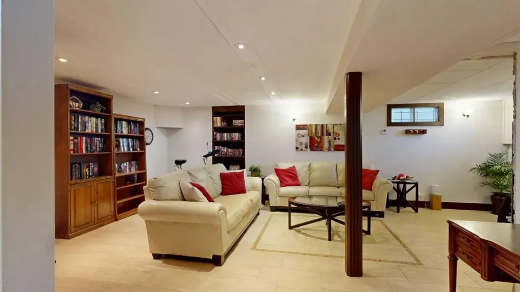 1808 65 Street NE