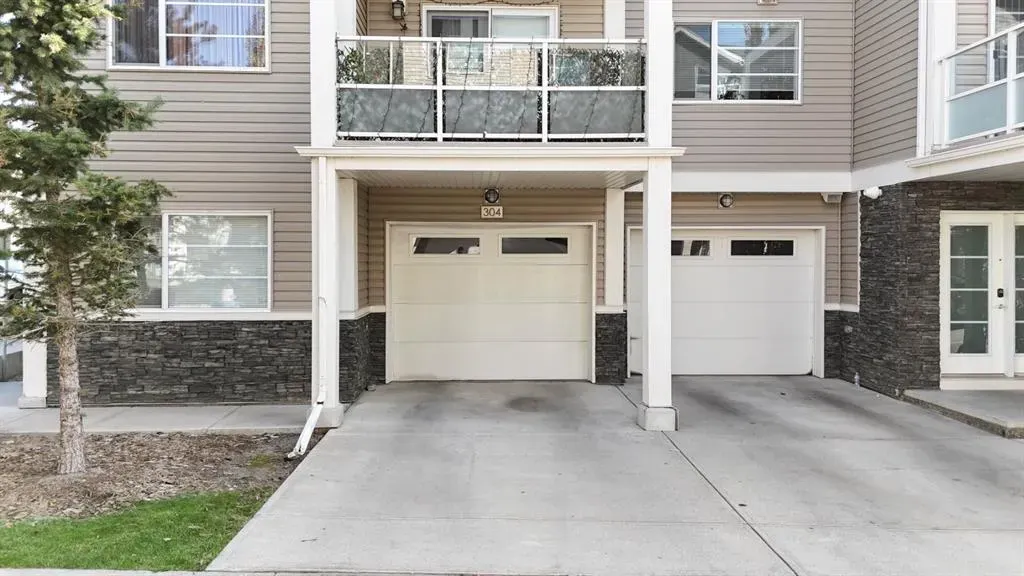 304 Redstone View NE