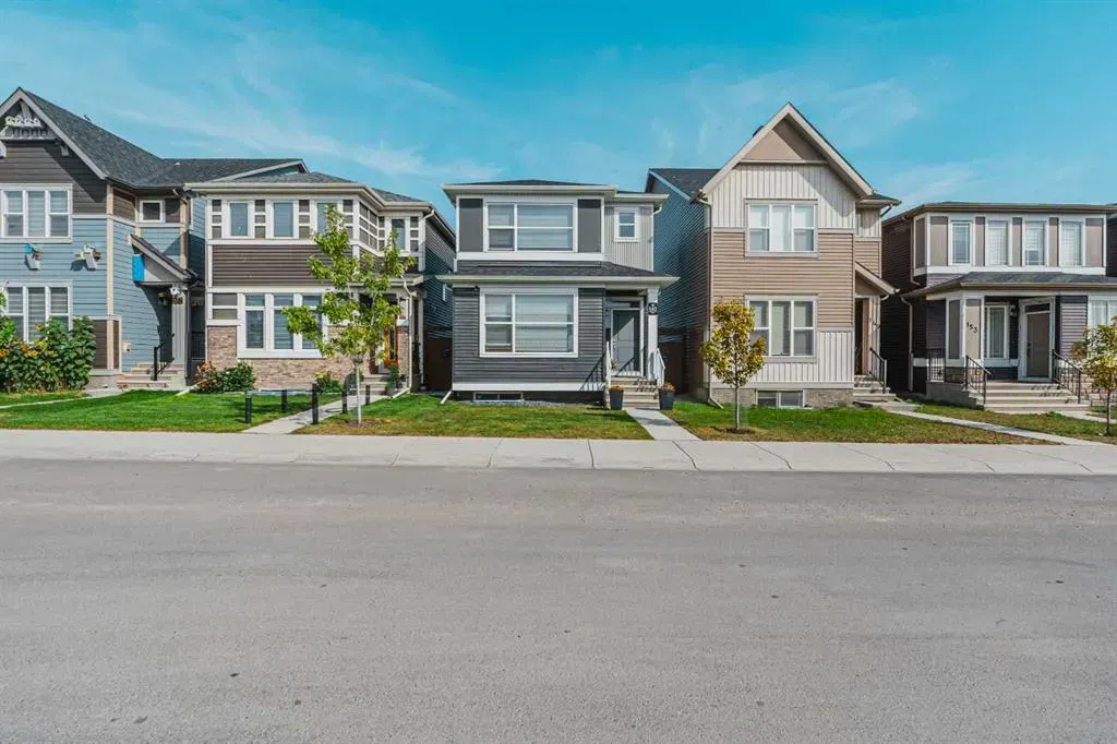 145 Corner Ridge Mews NE