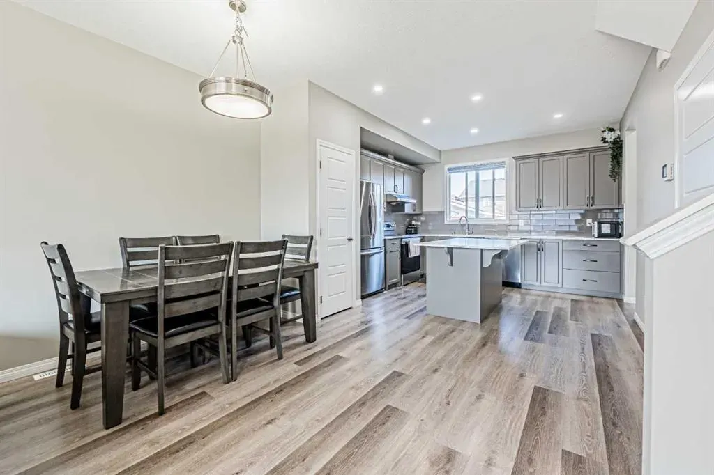 145 Corner Ridge Mews NE