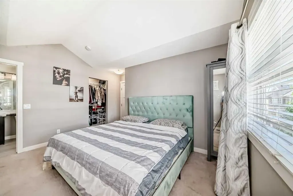 702 Evanston Manor NW