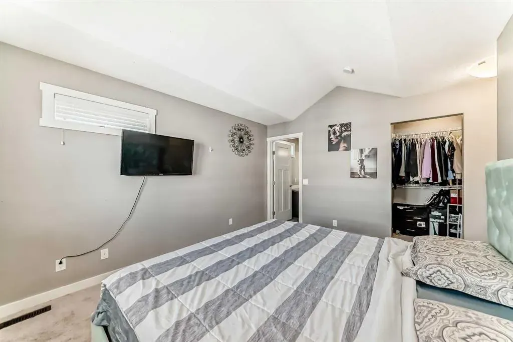 702 Evanston Manor NW