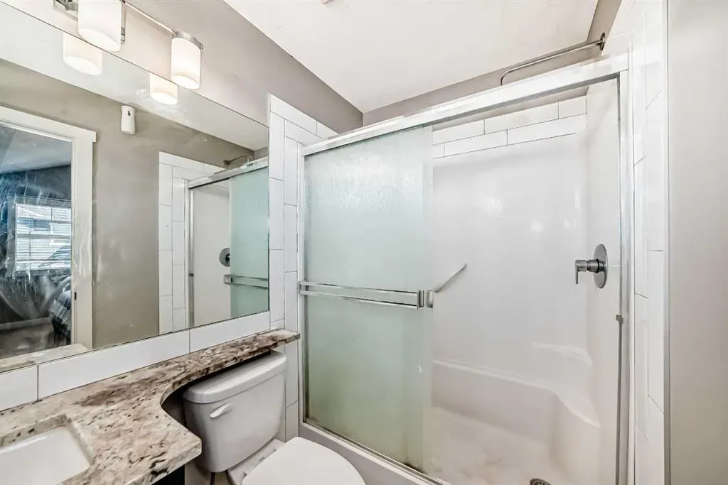 702 Evanston Manor NW