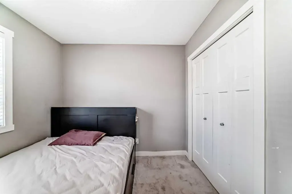 702 Evanston Manor NW