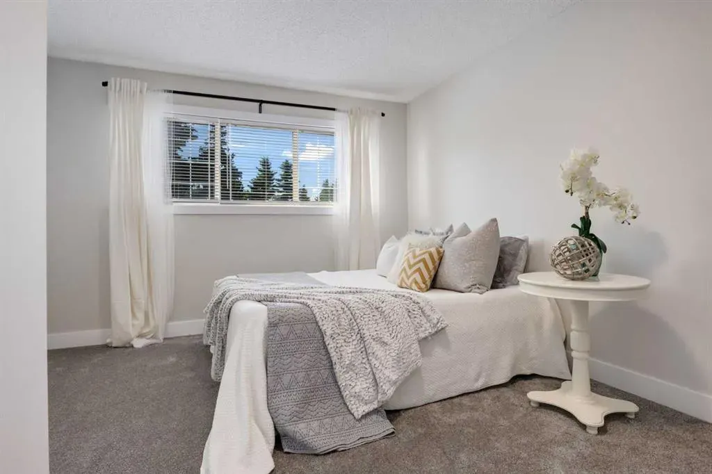 16 Millrise Green SW