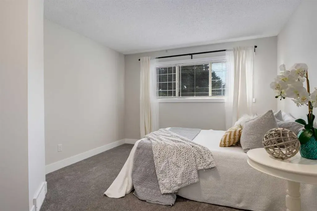16 Millrise Green SW