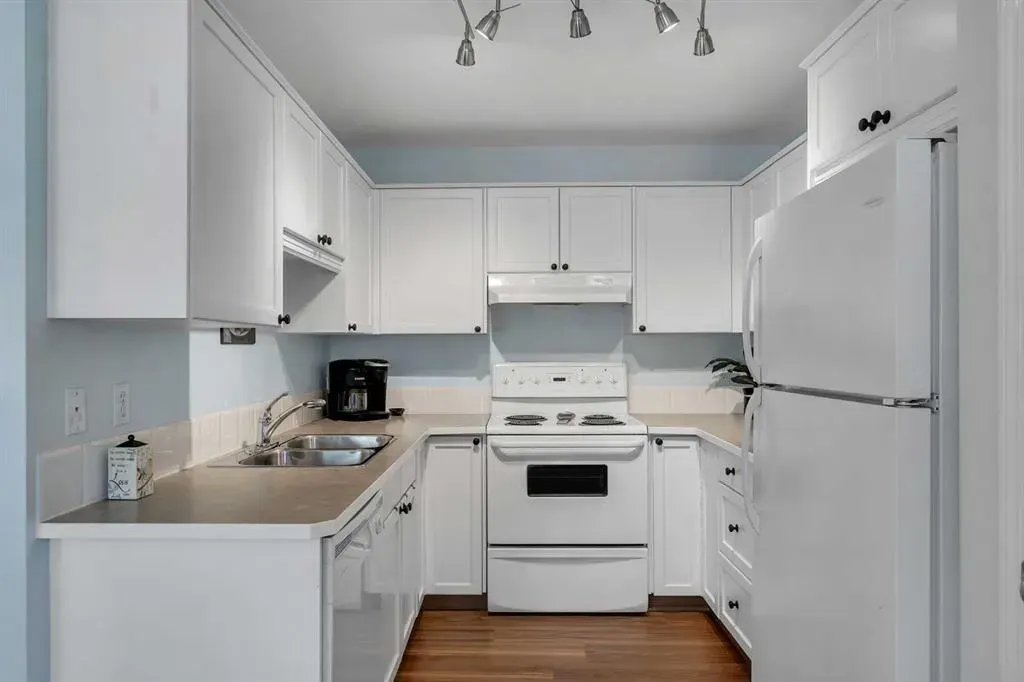156 Canoe Drive SW, #6