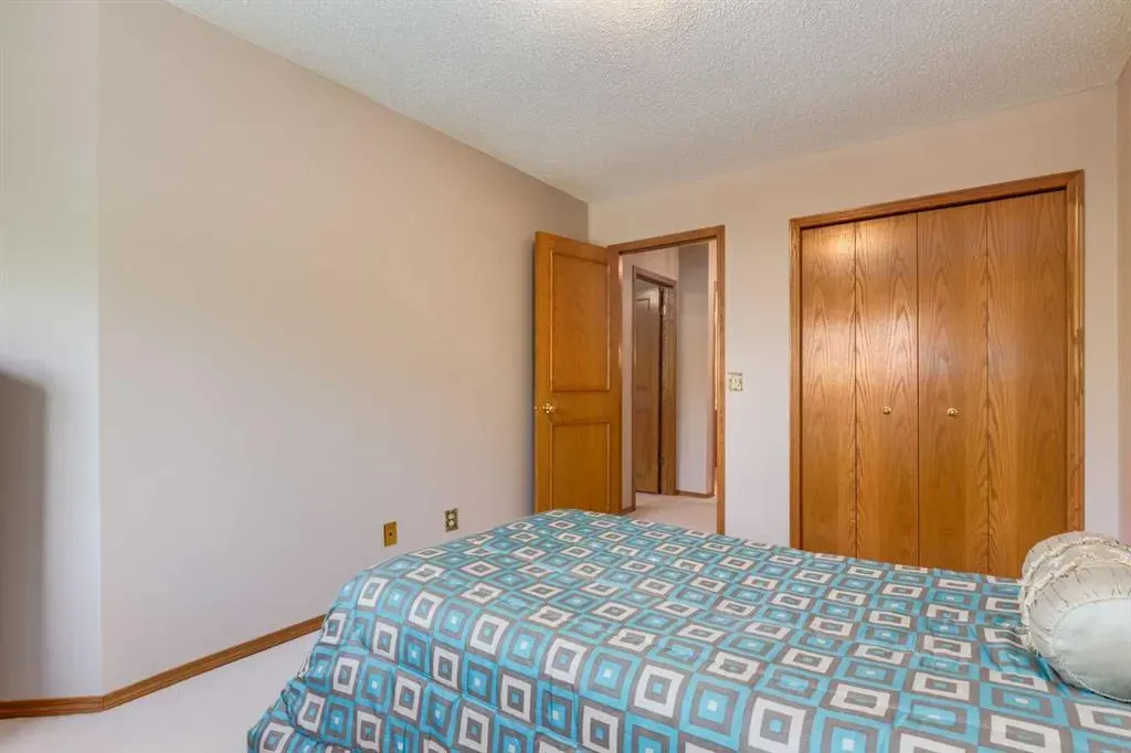 180 Edgevalley Circle NW