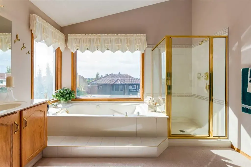 180 Edgevalley Circle NW