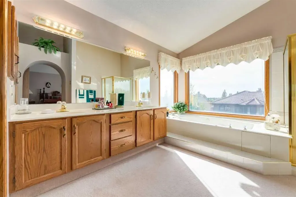 180 Edgevalley Circle NW