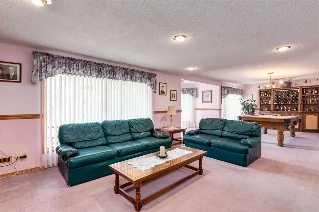 180 Edgevalley Circle NW