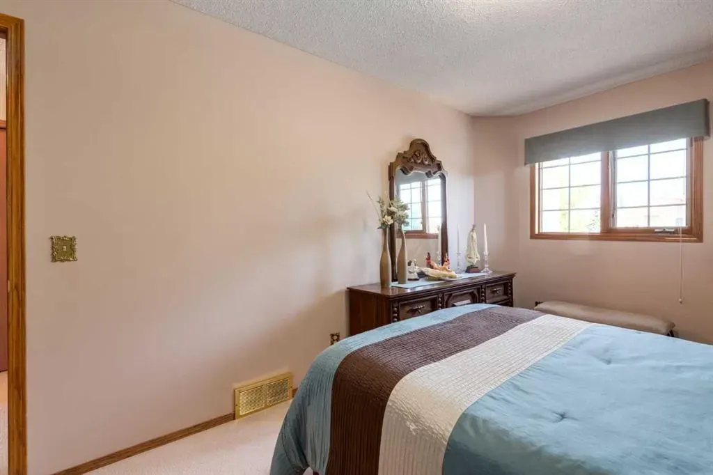 180 Edgevalley Circle NW