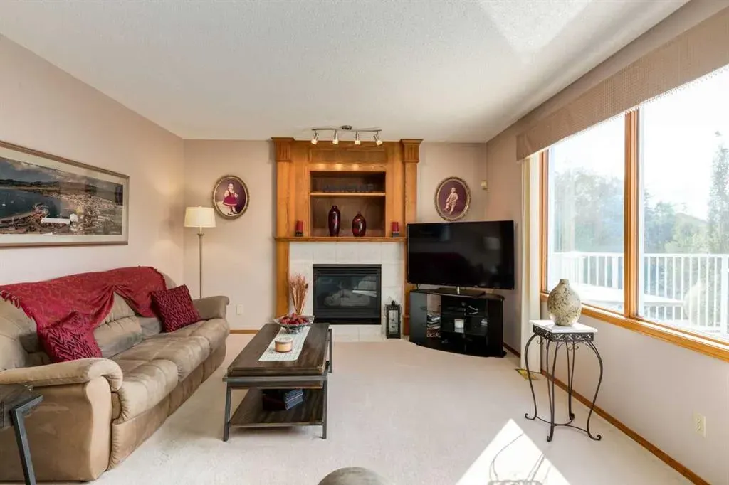180 Edgevalley Circle NW