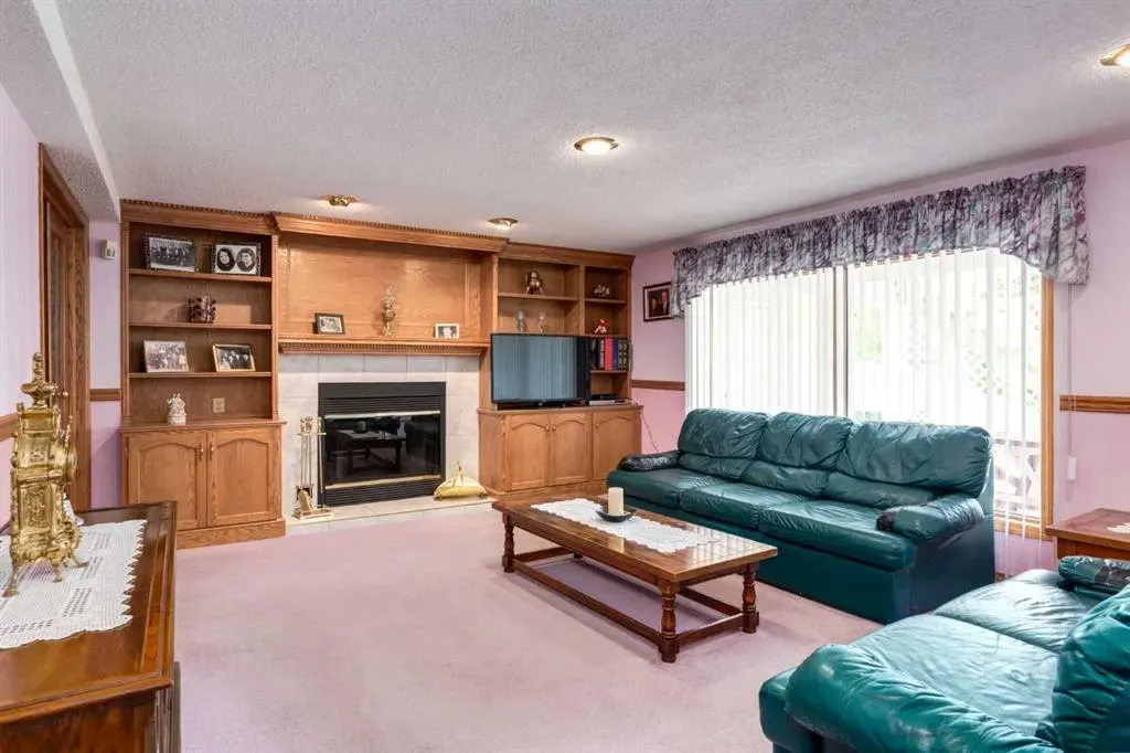 180 Edgevalley Circle NW