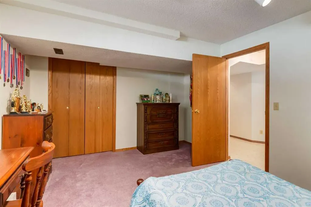 180 Edgevalley Circle NW