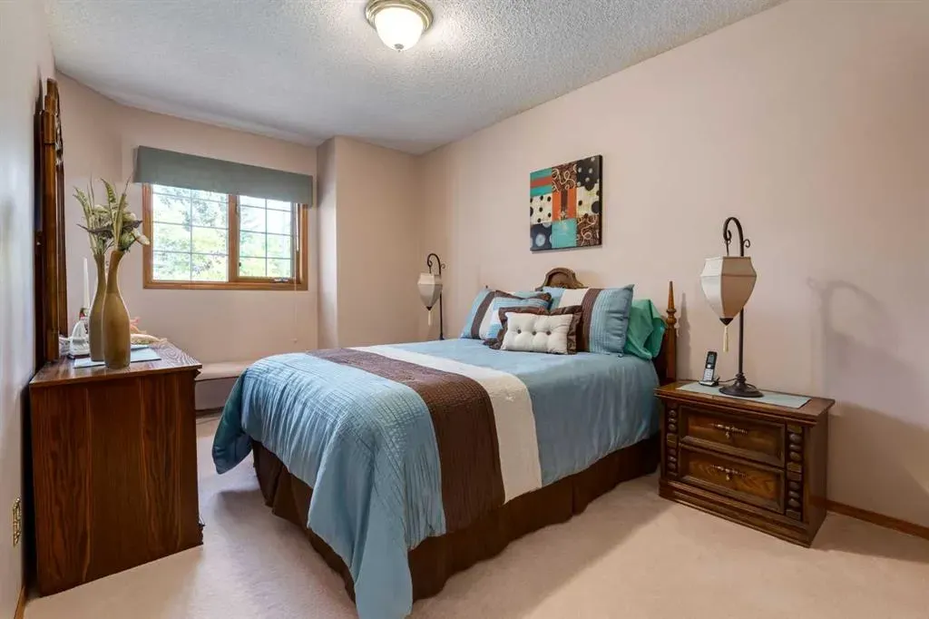 180 Edgevalley Circle NW