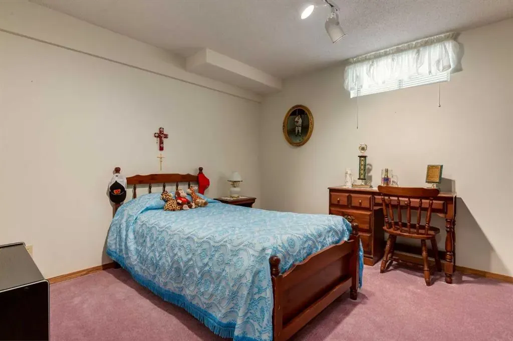 180 Edgevalley Circle NW