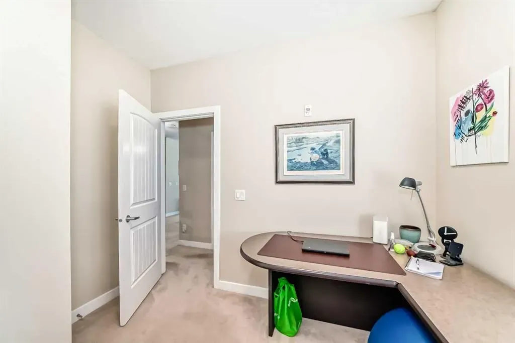 1005A Westmount Drive, #102