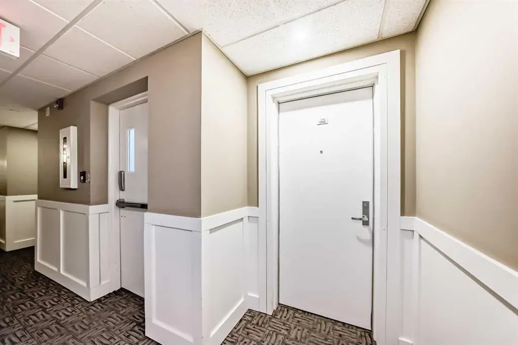 1005A Westmount Drive, #102