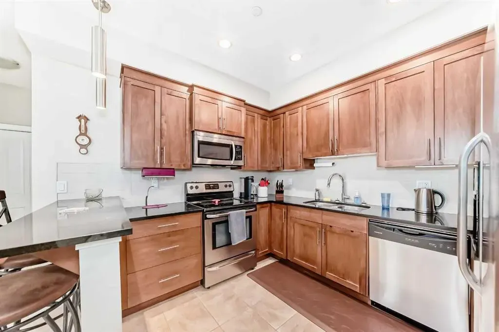 1005A Westmount Drive, #102