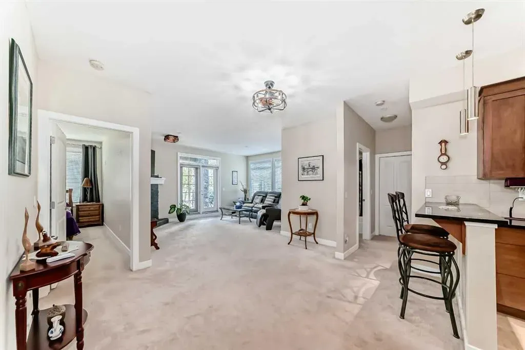 1005A Westmount Drive, #102