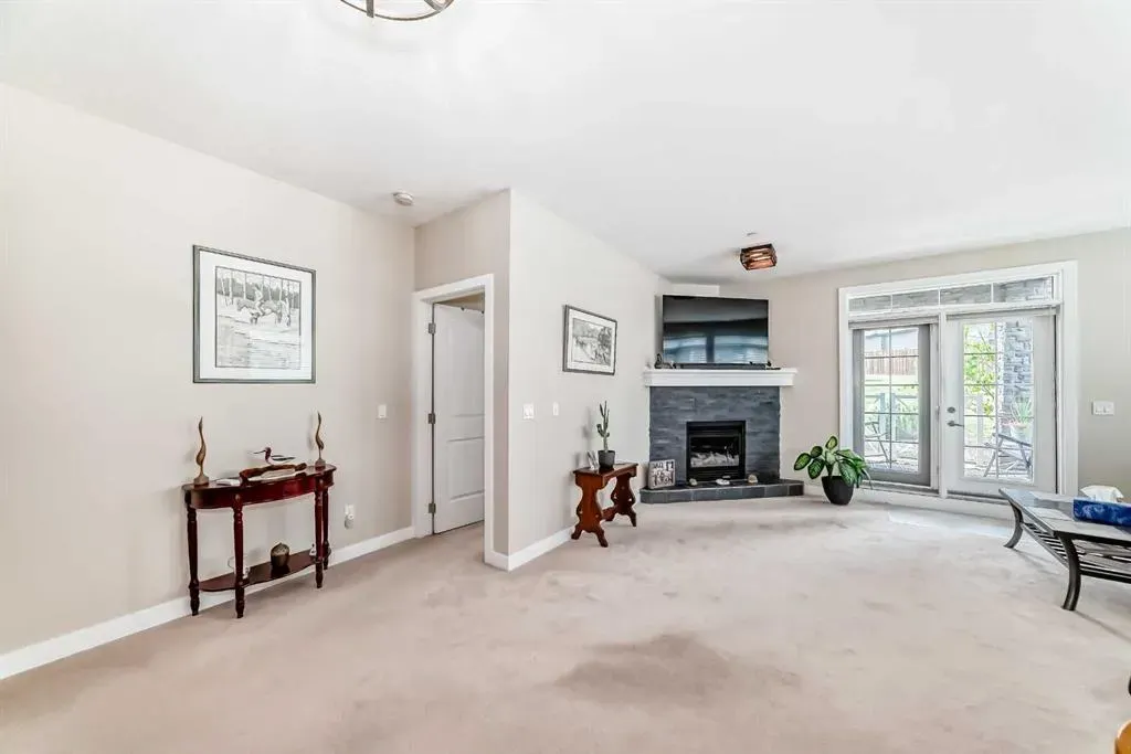 1005A Westmount Drive, #102