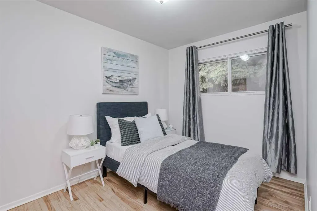 52 Hogarth Crescent SW