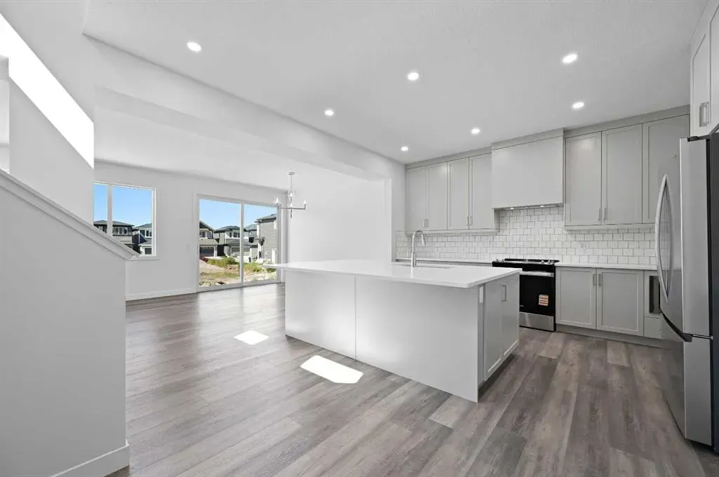 63 Corner Glen Common NE