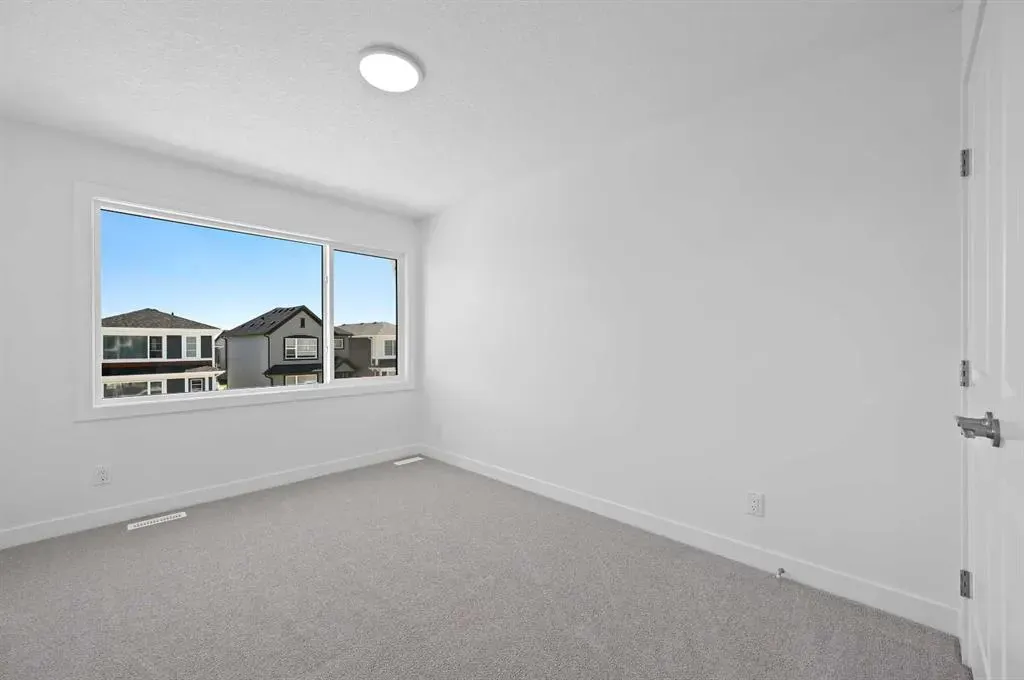63 Corner Glen Common NE
