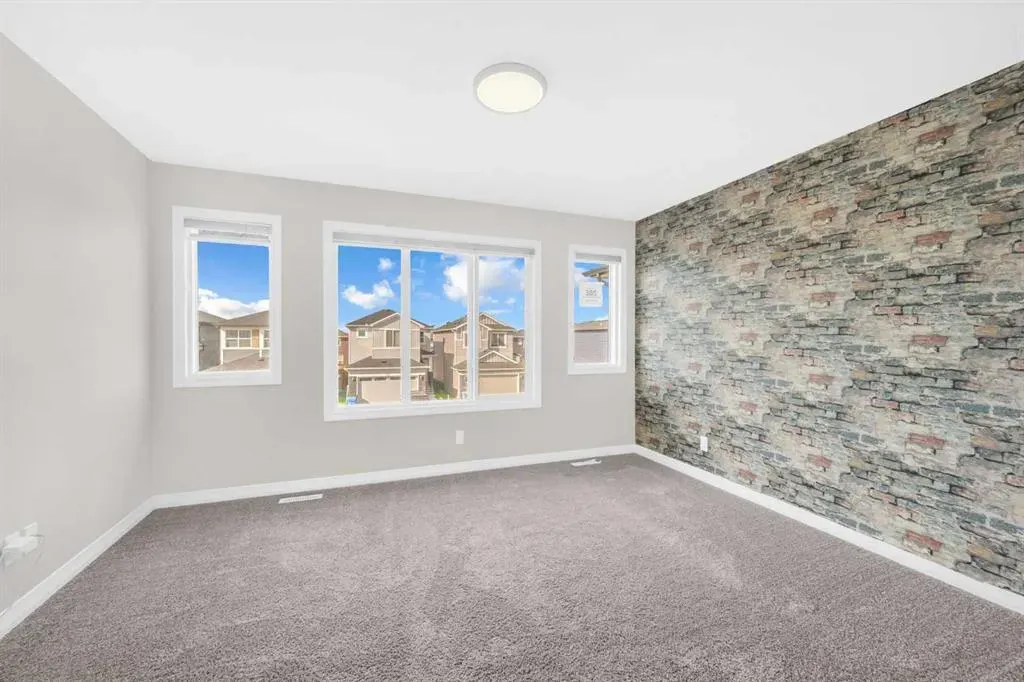 385 Corner Meadows Way NE
