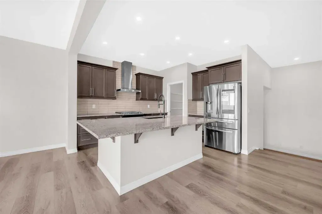 385 Corner Meadows Way NE