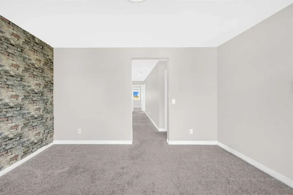 385 Corner Meadows Way NE